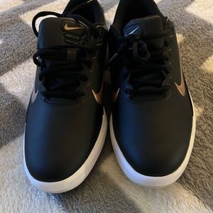 Ladies golf shoes